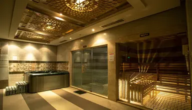 AMC Royal Hotel & Spa