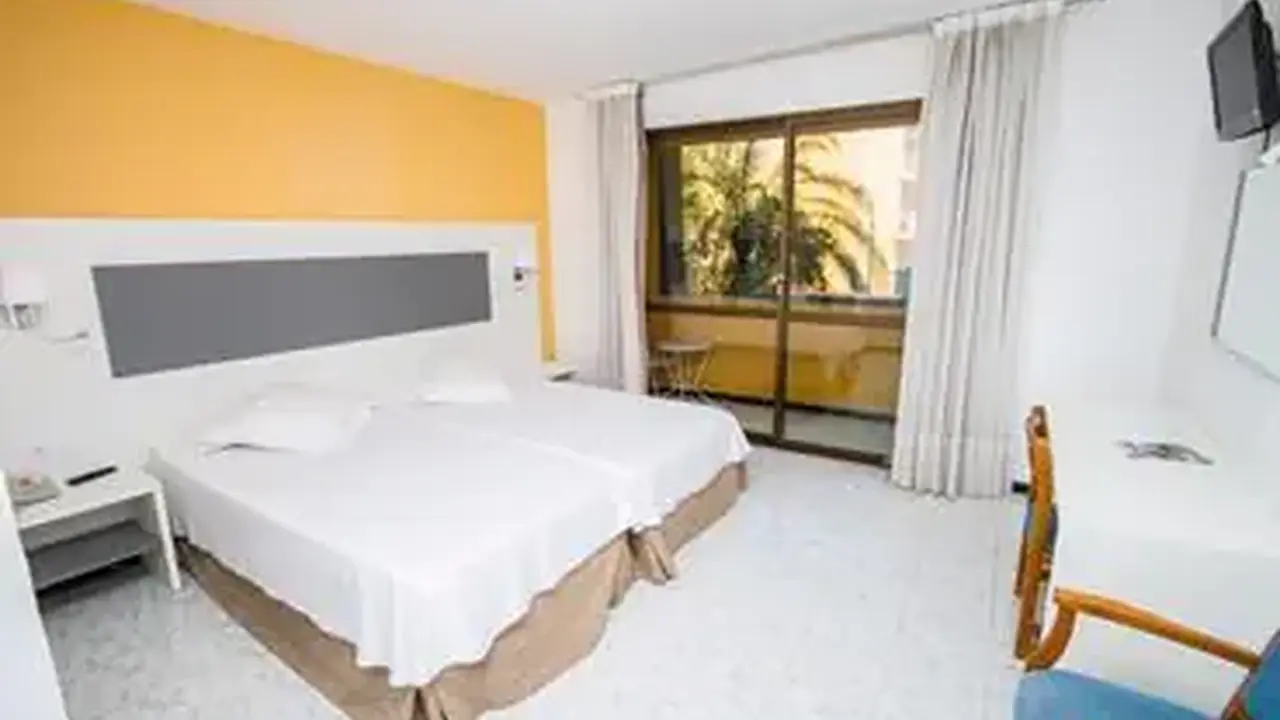 Amic Miraflores