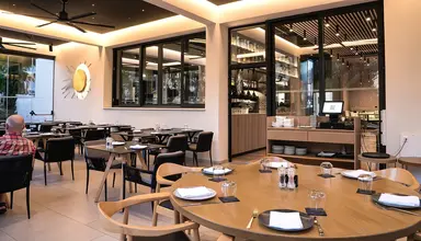 Anemi Hotel & Suites