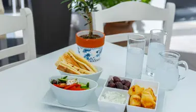 Anemi Hotel & Suites