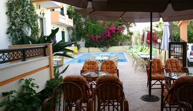 Anna Aparthotel