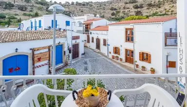 Antonis G Apartments