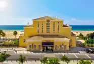 AP Oriental Beach