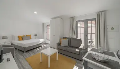 Apartamentos Funchal by Petit Hotels