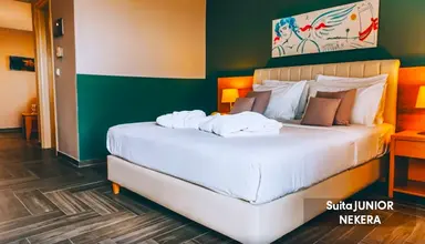 Apollo Resort Art