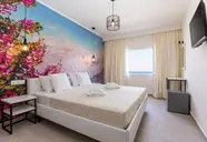 Aqua Luxury Suites