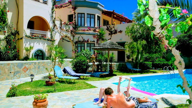 Aquarius Apartments
