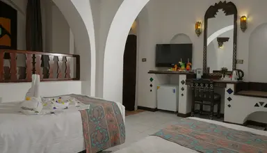 Arabella Azur