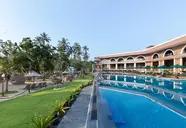 Araliya Beach Resort Spa