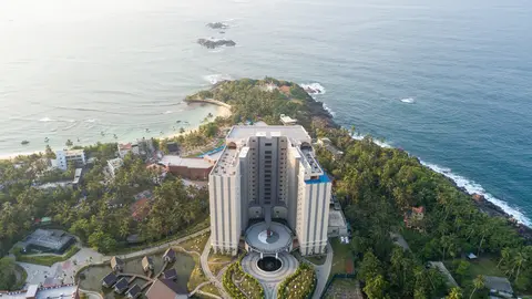 Hotel Araliya Beach Resort Spa