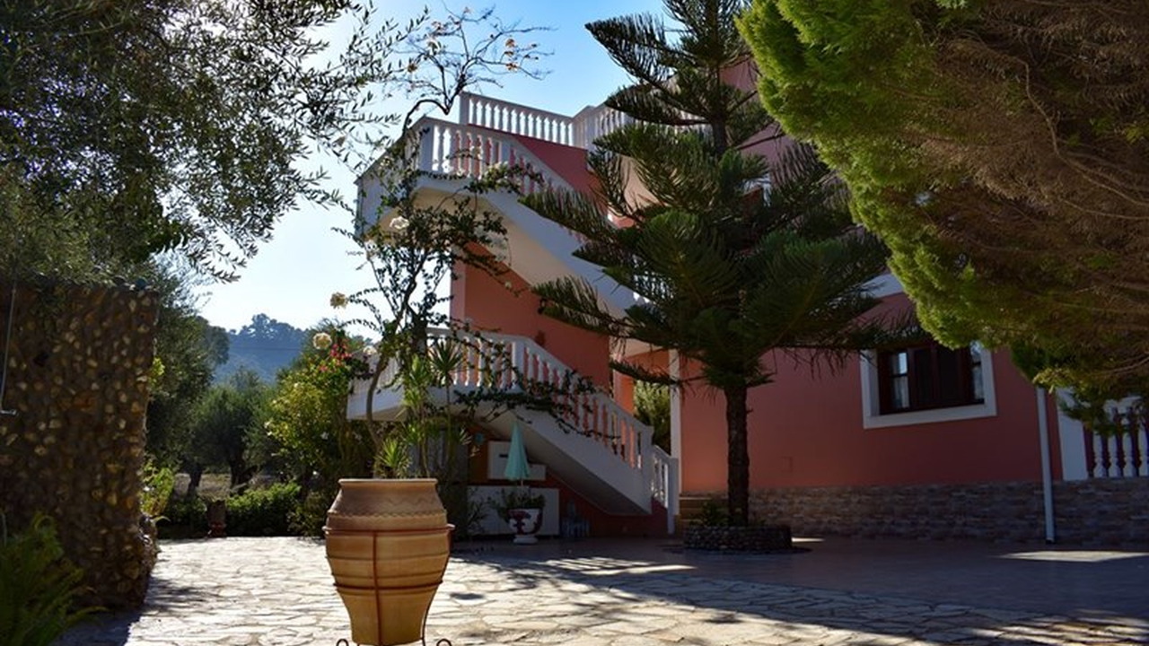 Arazzo Apartments