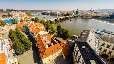 Archibald at the Charles Bridge