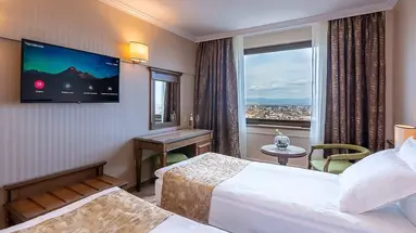Astoria Grand