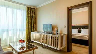 Astoria Grand