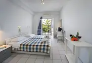 Athina (Karavomilos Sami)