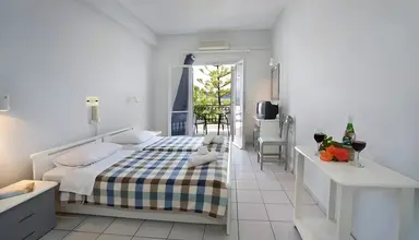 Athina (Karavomilos Sami)