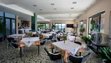 Athina (Karavomilos Sami)