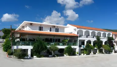 Athina (Karavomilos Sami)