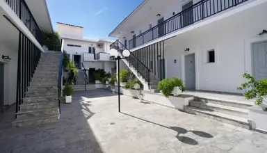 Athina (Karavomilos Sami)