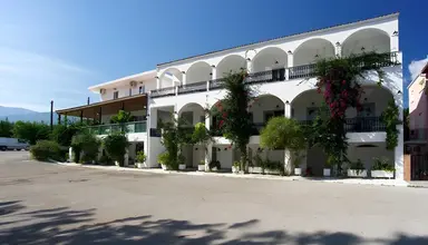 Athina (Karavomilos Sami)