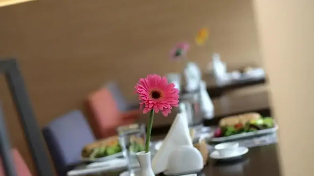 Athinais