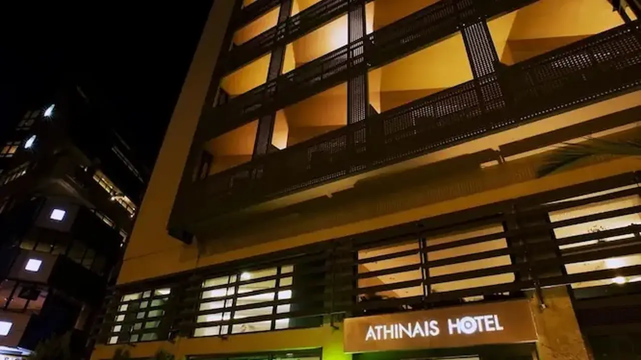 Athinais