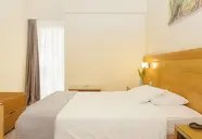 Athinais