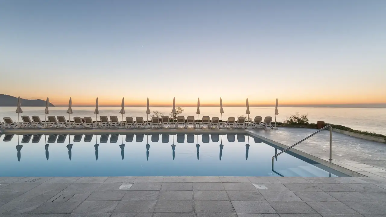 Atolon & Kaafu Beach Club