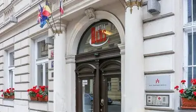 Atos