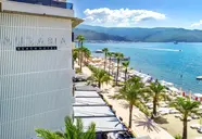 Aurasia Beach