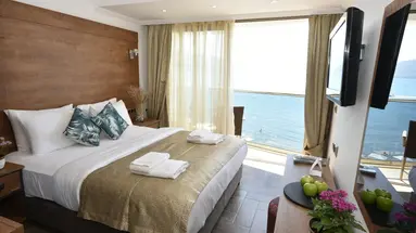 Aurasia Beach
