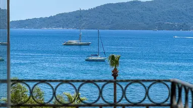 Aurasia Sea Side