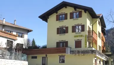 Aurora Molveno