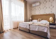 Avenue Deluxe