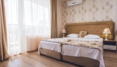 Avenue Deluxe