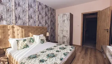 Avenue Deluxe