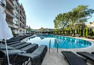 Avenue Deluxe