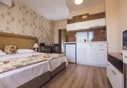 Avenue Deluxe