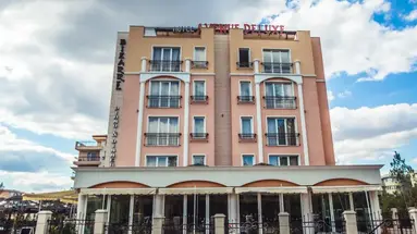 Avenue Deluxe