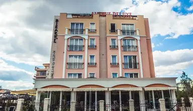 Avenue Deluxe