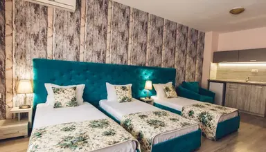Avenue Deluxe