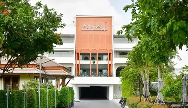 Away Bangkok Riverside Kene