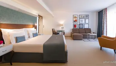 AX The Palace 