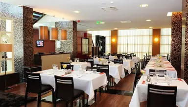 Axis Porto Business & Spa