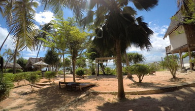 Azanzi Beach