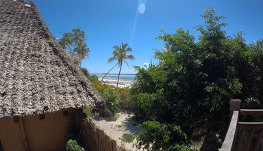 Azanzi Beach