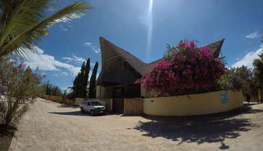 Azanzi Beach