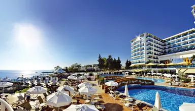 Azura Deluxe Resort & Spa
