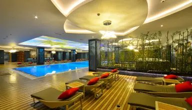 Azura Deluxe Resort & Spa