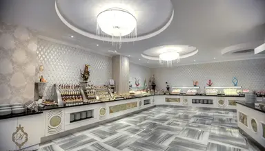 Azura Deluxe Resort & Spa
